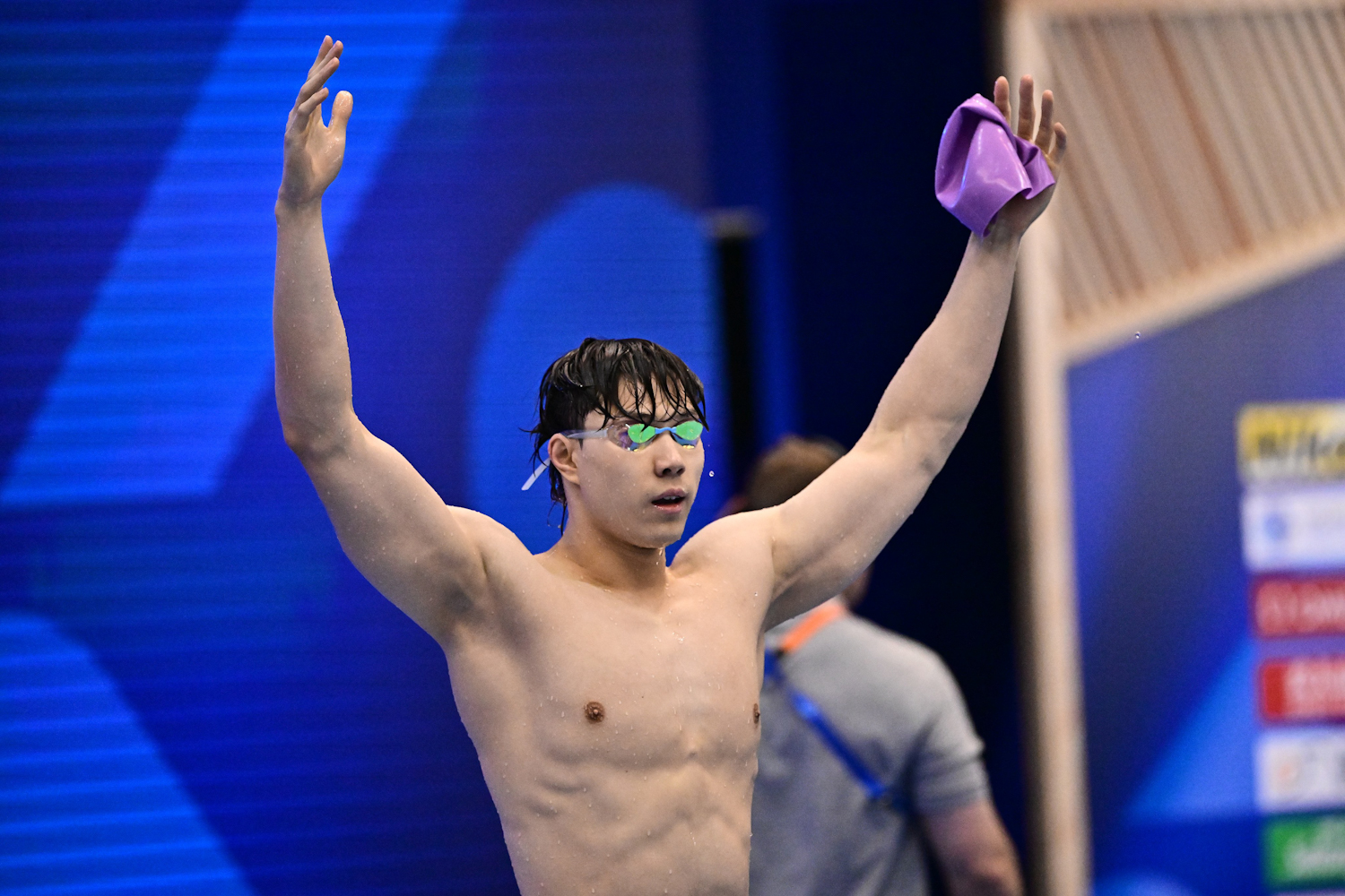 全国游泳冠军赛：覃海洋超男子100米蛙泳亚洲纪录_凤凰网