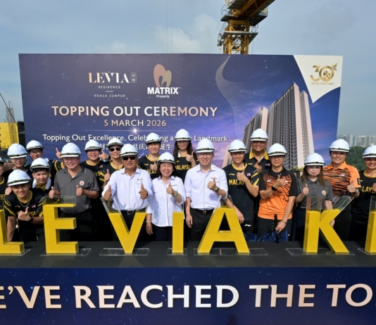 【篮球】金牌女篮见证封顶 李典和赠19公寓